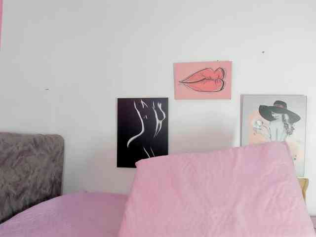 BarbieHotLaura webcam