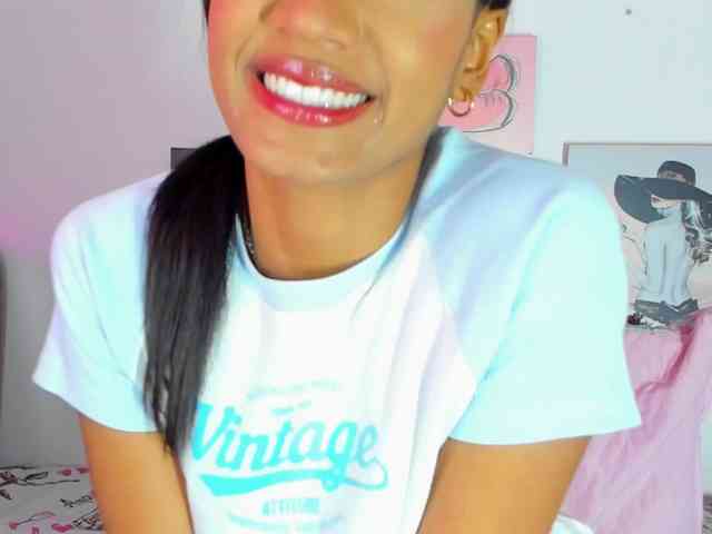 BarbieHotLaura webcam