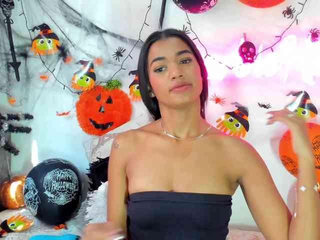 BarbieHotLaura webcam