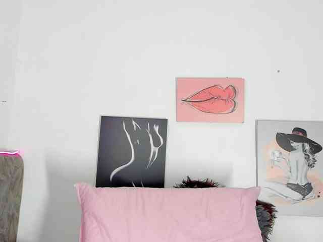 BarbieHotLaura webcam