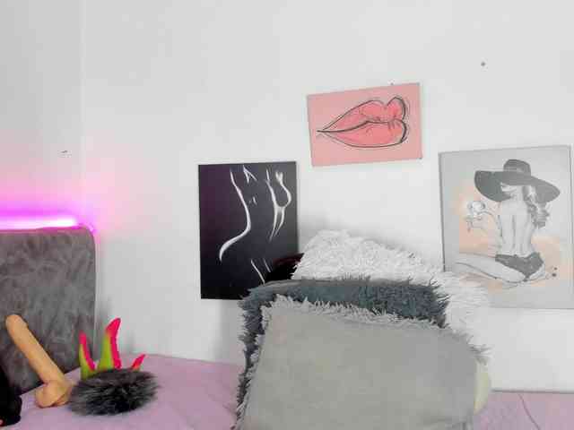 BarbieHotLaura webcam