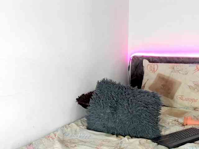 BarbieHotLaura webcam