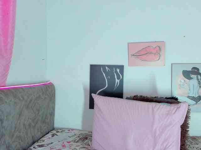 BarbieHotLaura webcam