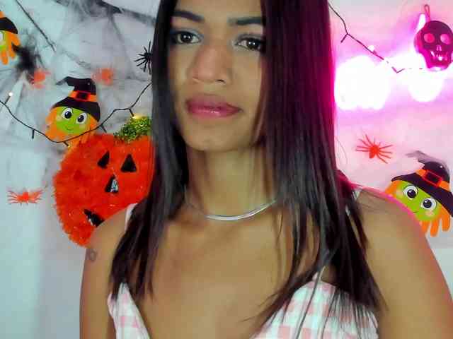 BarbieHotLaura webcam