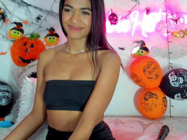 BarbieHotLaura webcam