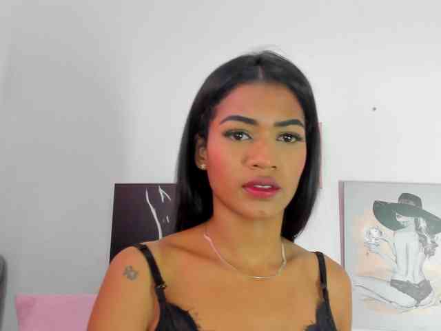 BarbieHotLaura webcam