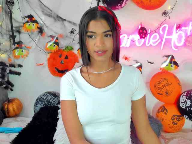 BarbieHotLaura webcam