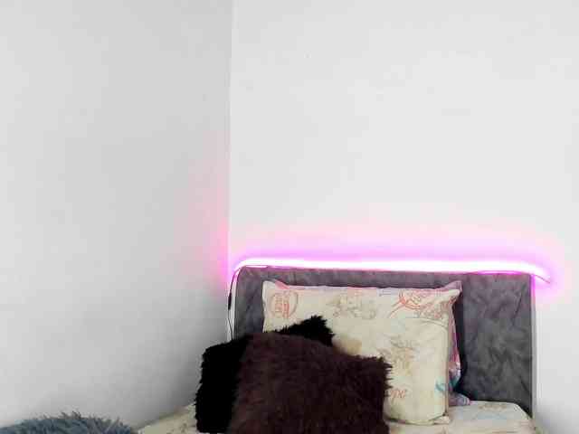 BarbieHotLaura webcam