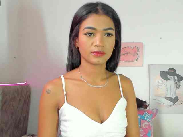 BarbieHotLaura webcam