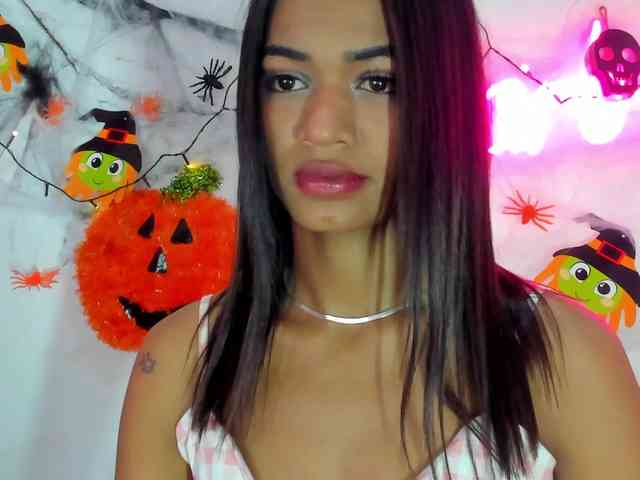 BarbieHotLaura webcam