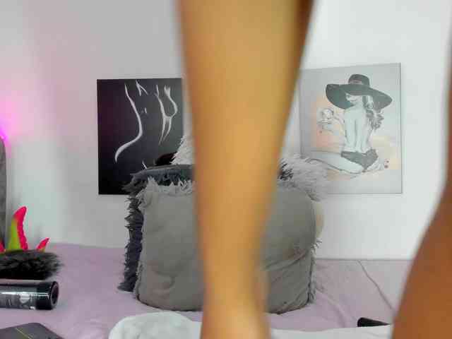 BarbieHotLaura webcam