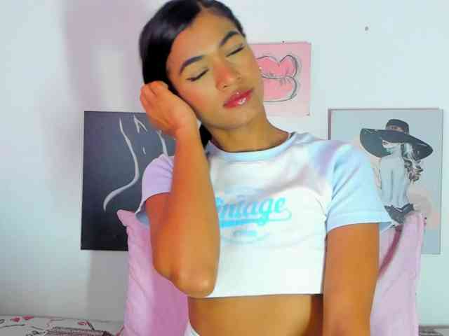 BarbieHotLaura webcam