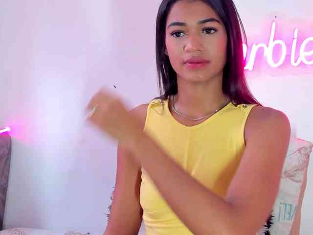 BarbieHotLaura webcam