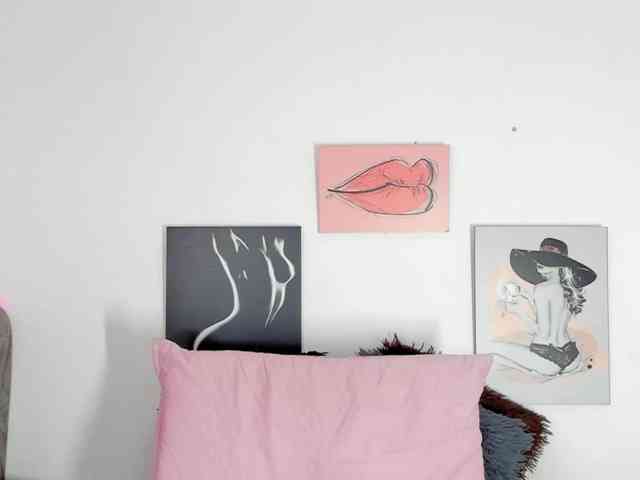 BarbieHotLaura webcam