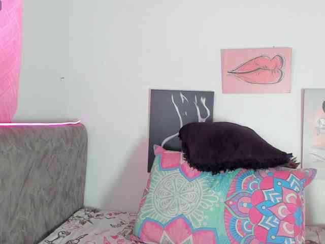 BarbieHotLaura webcam