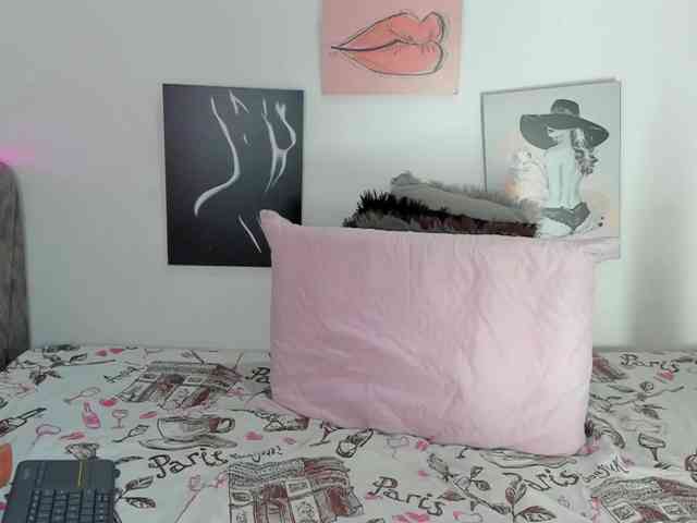 BarbieHotLaura webcam