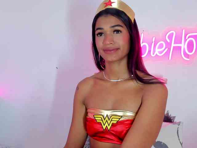 BarbieHotLaura webcam