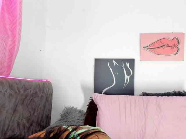 BarbieHotLaura webcam