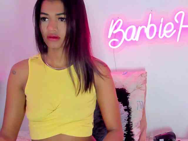 BarbieHotLaura webcam