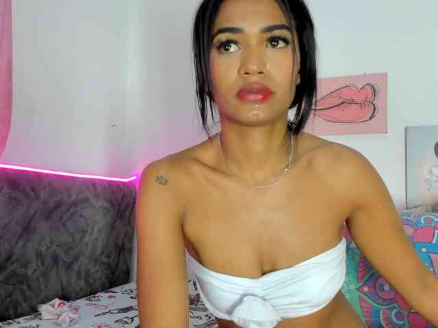 BarbieHotLaura webcam