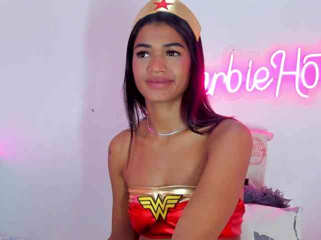 BarbieHotLaura webcam