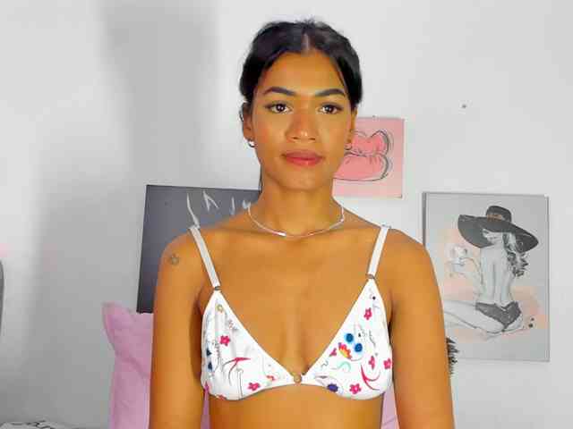 BarbieHotLaura webcam