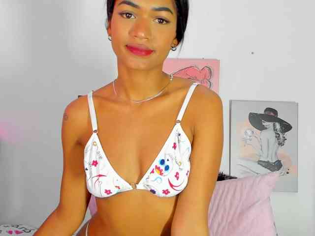 BarbieHotLaura webcam