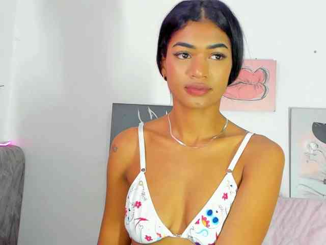 BarbieHotLaura webcam