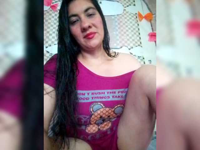 le modèle IMENET est en webcam porno dans un show sur le site bongacams, il possède les tags suivants: Latino/Hispanic,Brunette,Shaved