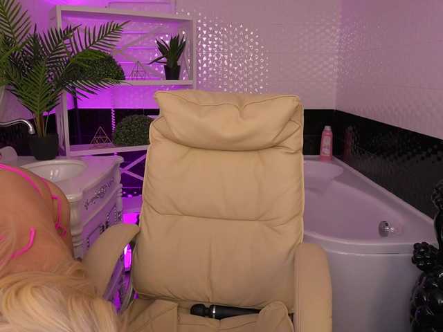 ViolaMe's BongaCams show and profile