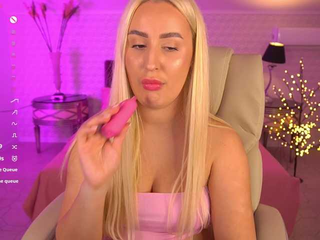 ViolaMe's BongaCams show and profile