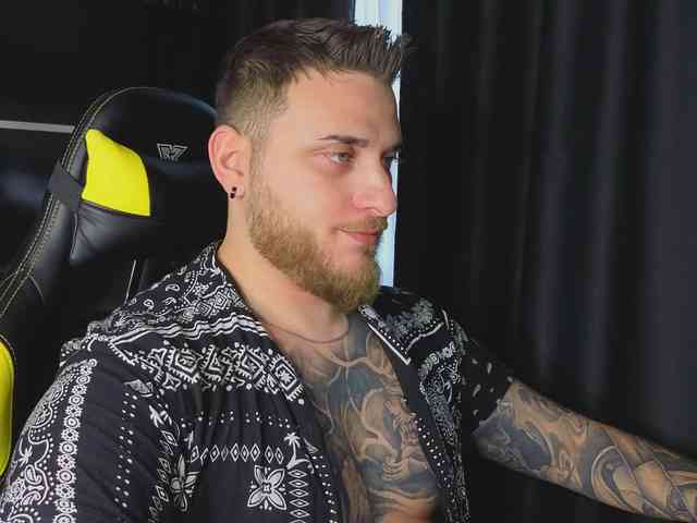 JohhnyLongcock JohhnyLongcock