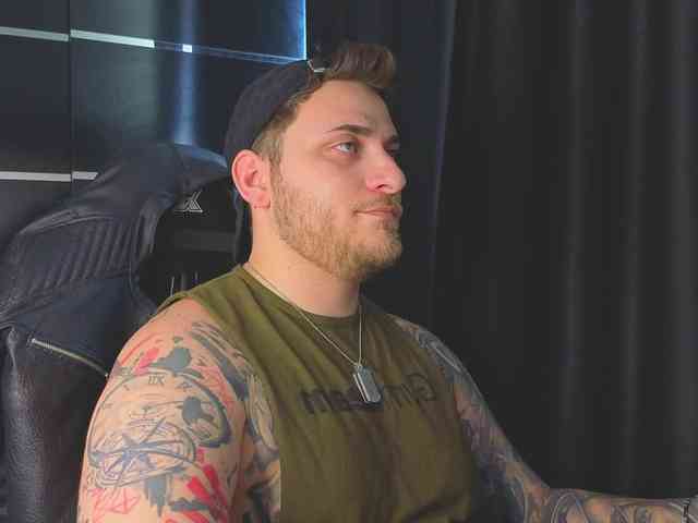 JohhnyLongcock Live Webcam on BongaCams