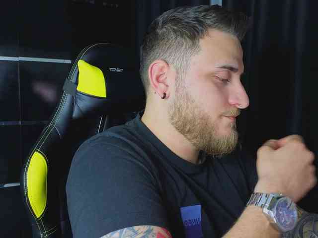 JohhnyLongcock JohhnyLongcock