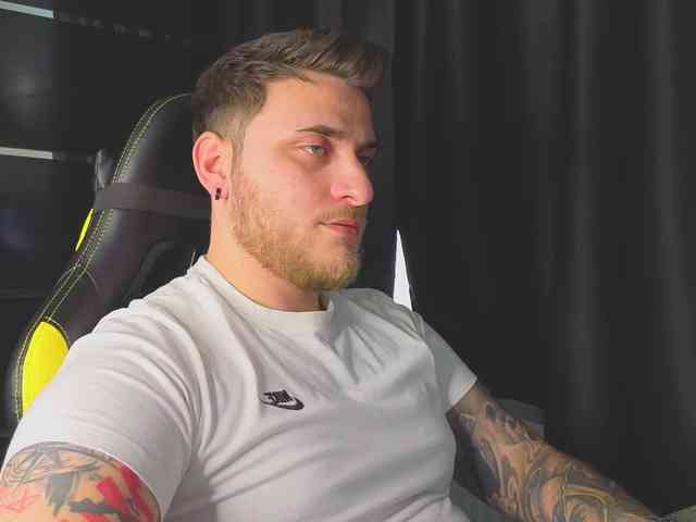 JohhnyLongcock JohhnyLongcock