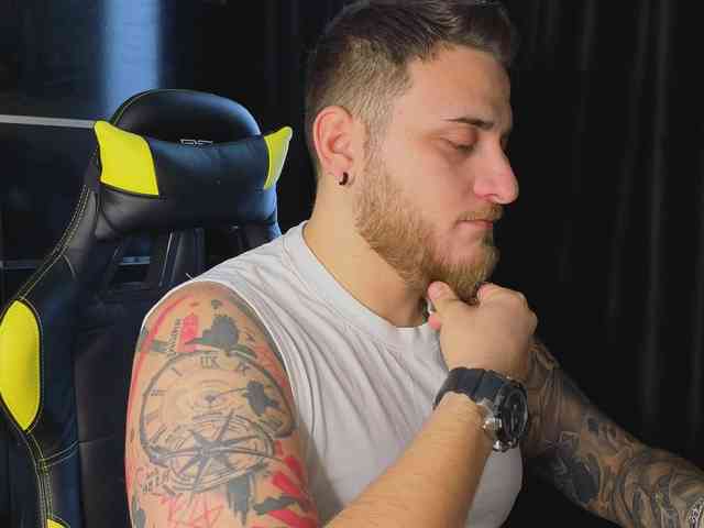 JohhnyLongcock JohhnyLongcock