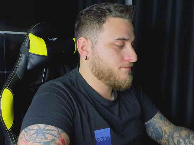 JohhnyLongcock JohhnyLongcock