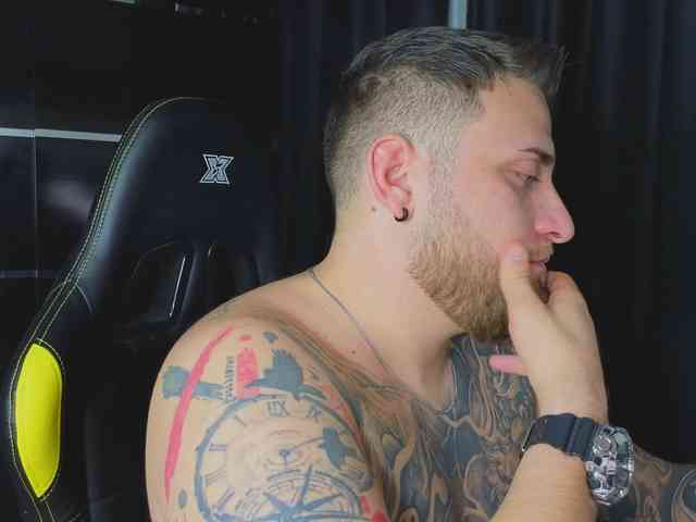 JohhnyLongcock JohhnyLongcock