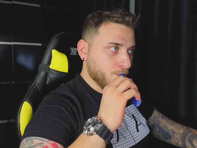 JohhnyLongcock JohhnyLongcock