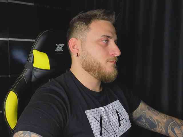 JohhnyLongcock JohhnyLongcock