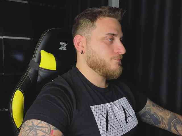 JohhnyLongcock JohhnyLongcock