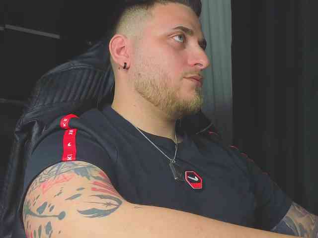 JohhnyLongcock Live Webcam on BongaCams