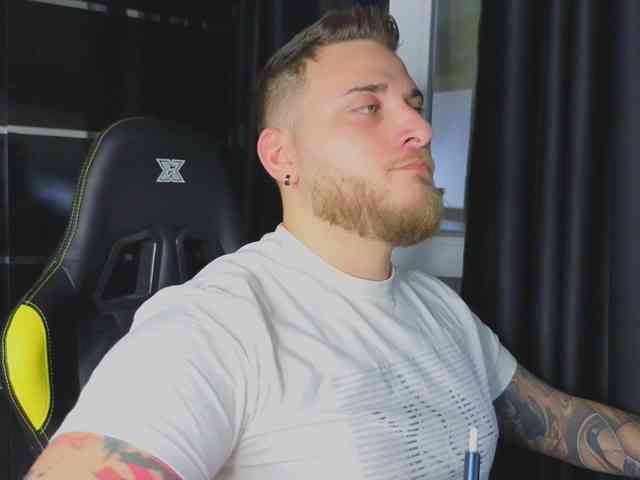 JohhnyLongcock JohhnyLongcock