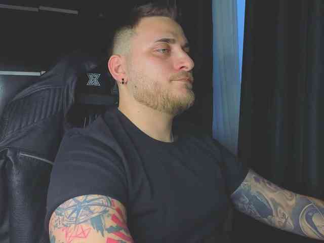 JohhnyLongcock JohhnyLongcock