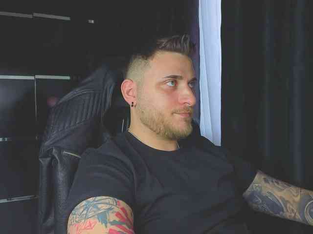 JohhnyLongcock JohhnyLongcock