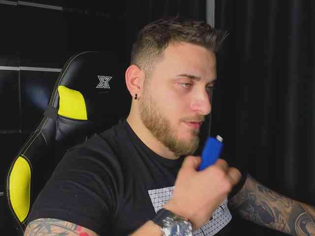 JohhnyLongcock JohhnyLongcock