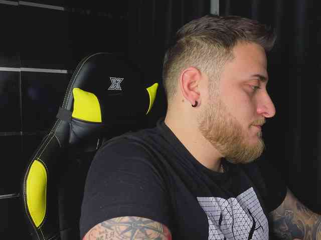 JohhnyLongcock JohhnyLongcock