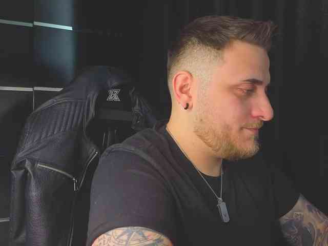 JohhnyLongcock Live Webcam on BongaCams