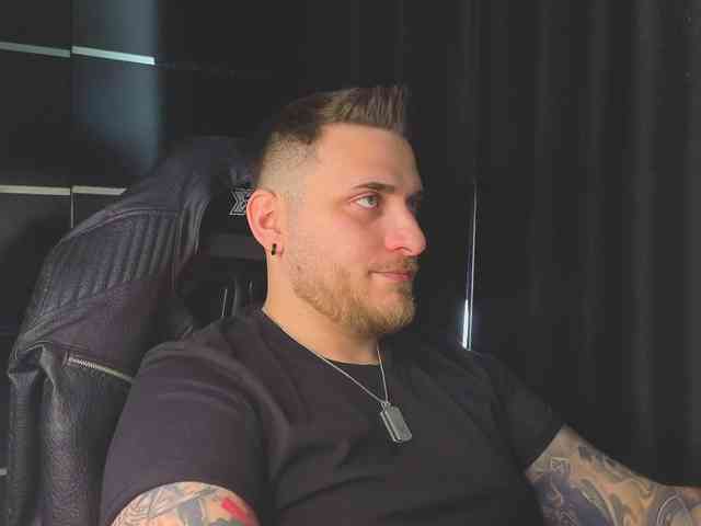 JohhnyLongcock Live Webcam on BongaCams