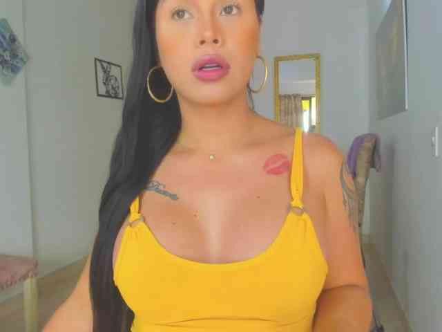 Dannahotxx Live Webcam on BongaCams